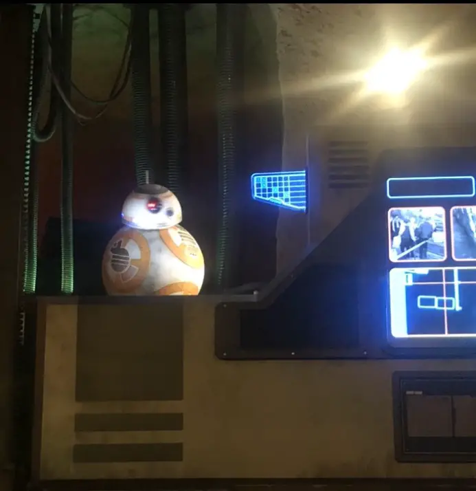 Pre-Show briefing by BB-8 at Star Wars Galaxy's Edge