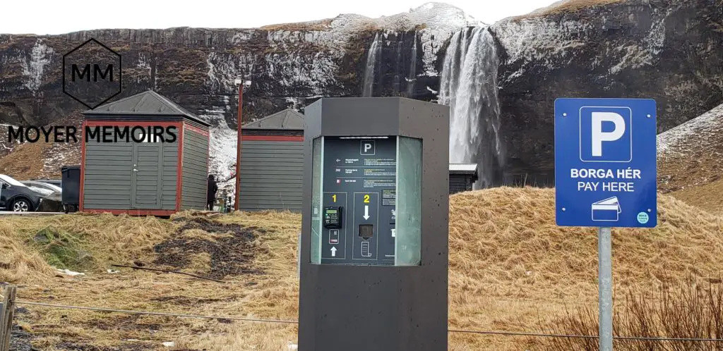 seljalandsfoss parking lot and waterfall