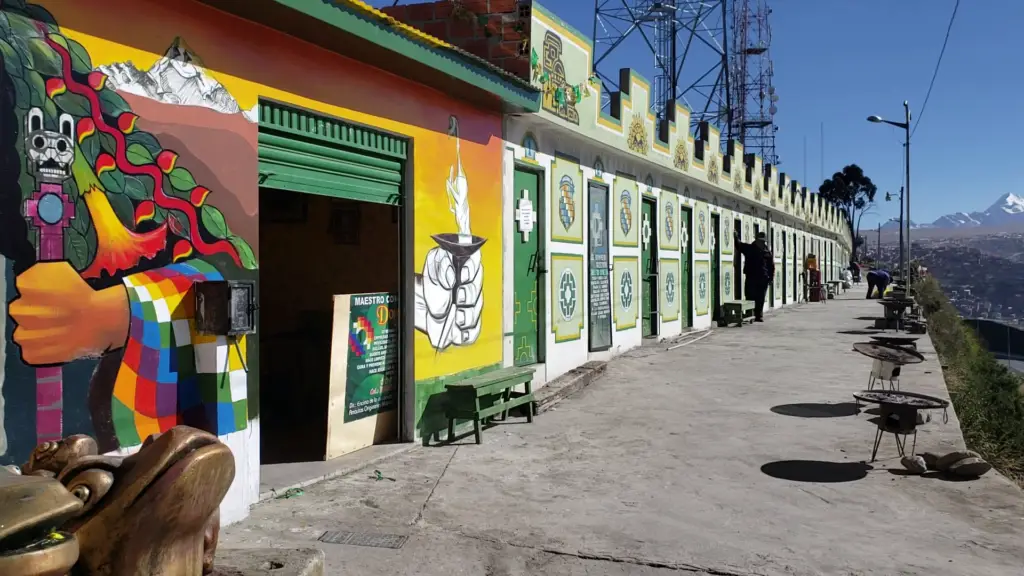 witch doctor huts on the side of the cliff in El Alto