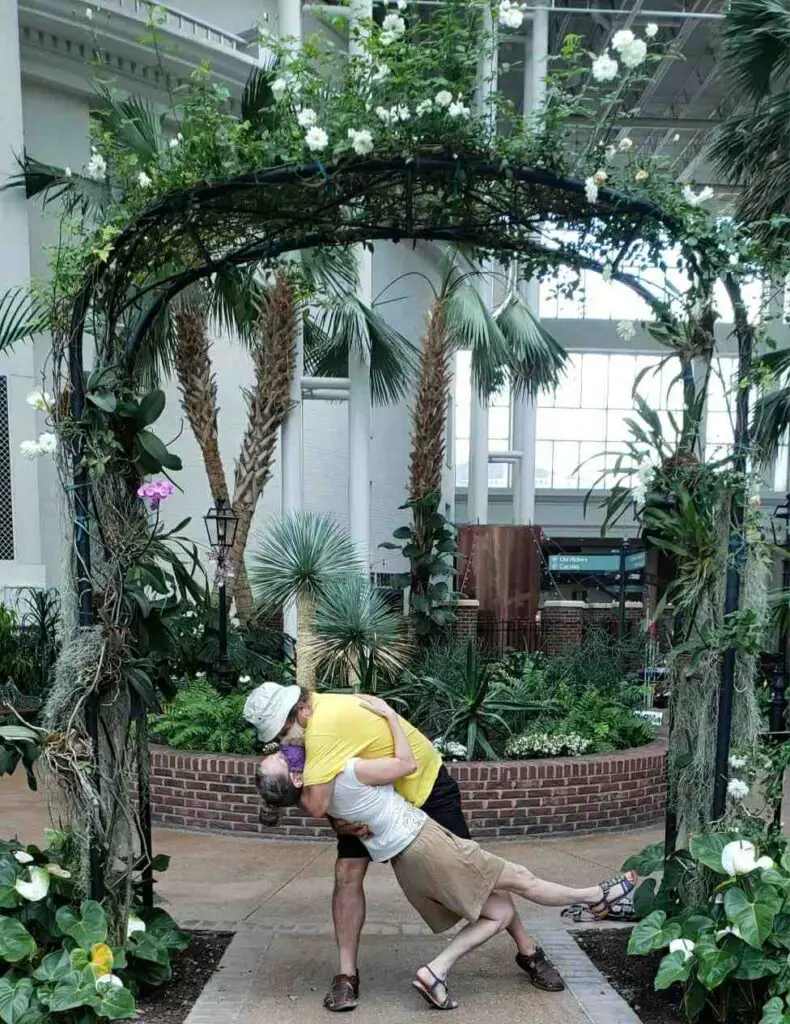 Opryland Resort Gardens - kiss in the garden