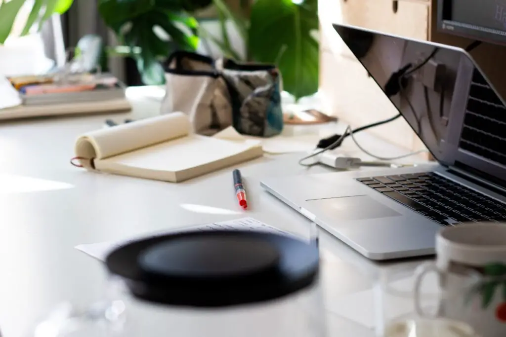 office with laptop on desk 