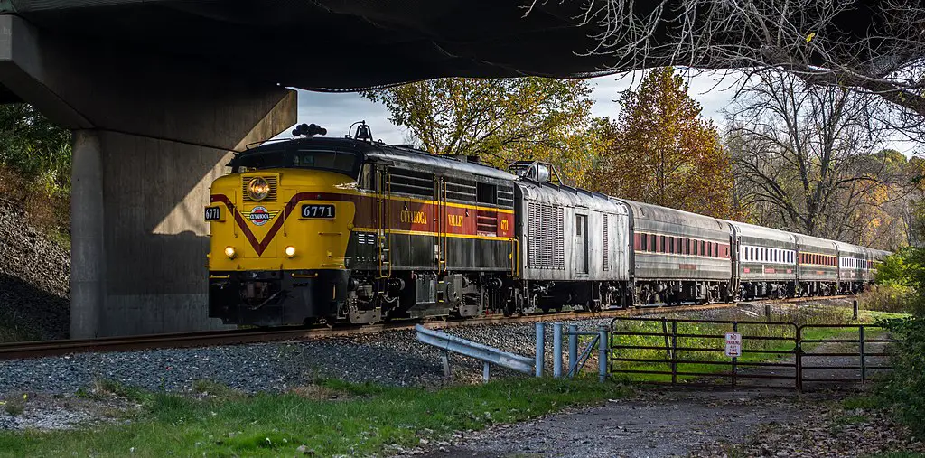 Cuyahoga Valley Scenic Railroad train under bridge