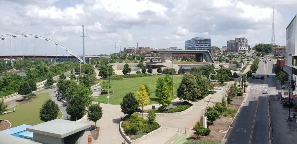 trees and walkway at Riverfront Park in Nashville