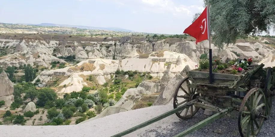 goreme outlook-wagon with turkey flag on a two day trip to Cappadocia