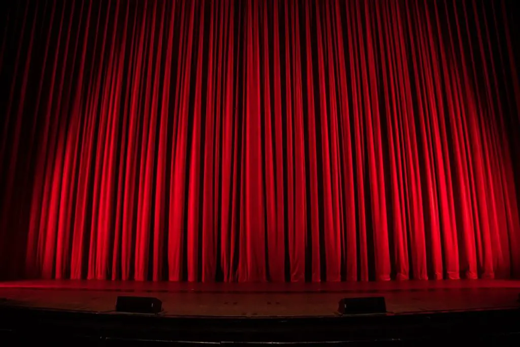 red curtain at a dinner show in Las Vegas