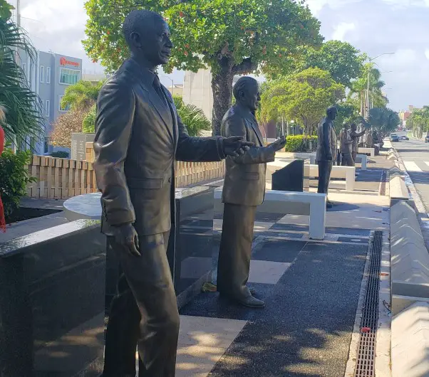 bronze figures along the side of a roadway as a display of the walkway of presidents in san juan puerto rico