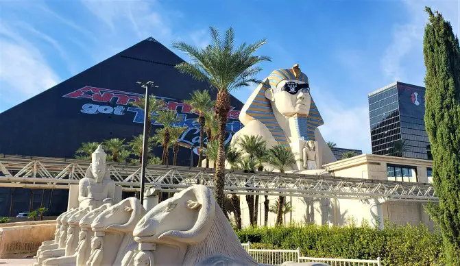 Pyramid and sphinx at a Las Vegas casino are free things to do in Las Vegas