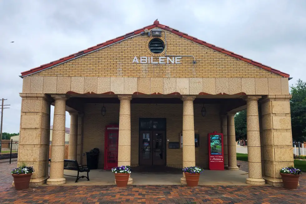 old historic building that houses the visitors center in Abilene Kansas