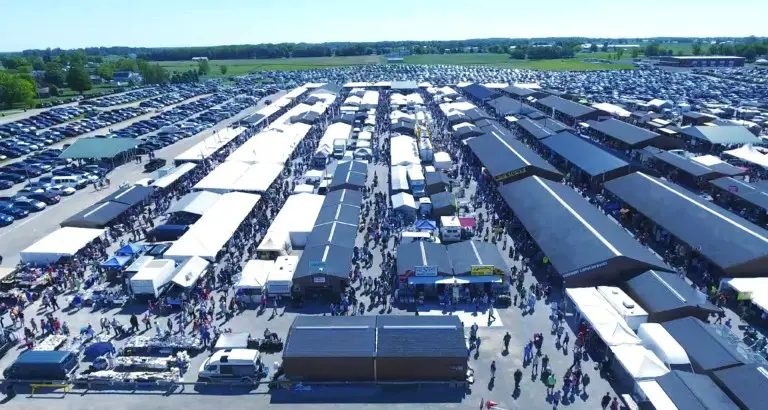 aerial view of lots of building and shoppers walking between the buildings in Shipshewana